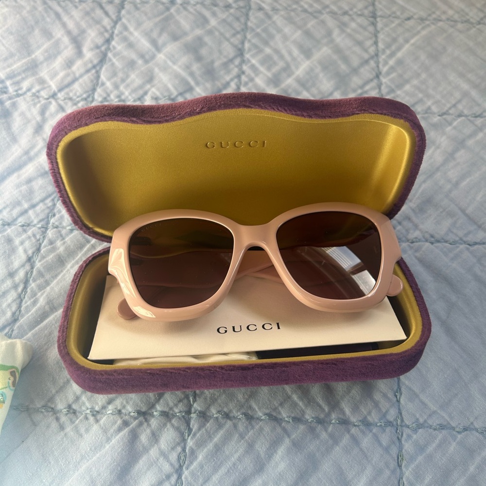 Woman Gucci sunglasses